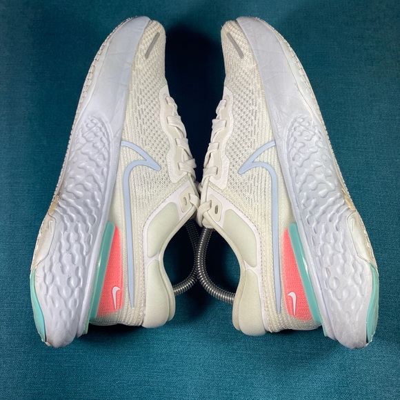 Size 9 - Women’s Nike ZoomX Invincible Run Flyknit Shoes - Picture 5 of 8